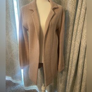 Women’s Long Cardigan, White with light Beige/Brown Chevron pattern Size Medium.